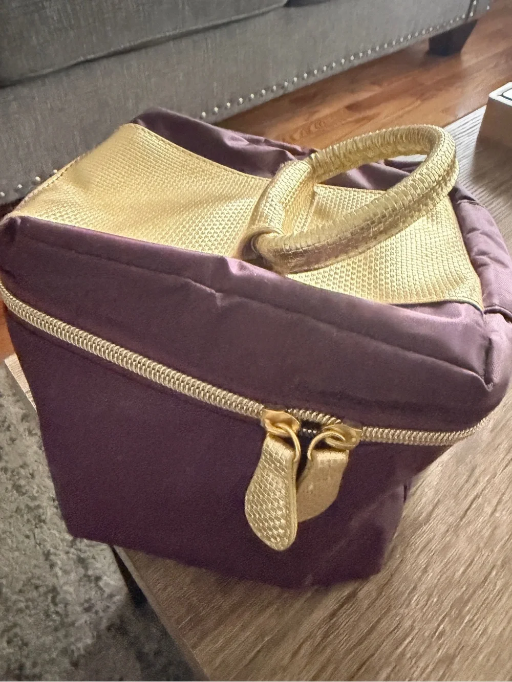 Avon Women’s Toiletry Makeup Travel Cosmetics Bag Gold Purple Case F3250741